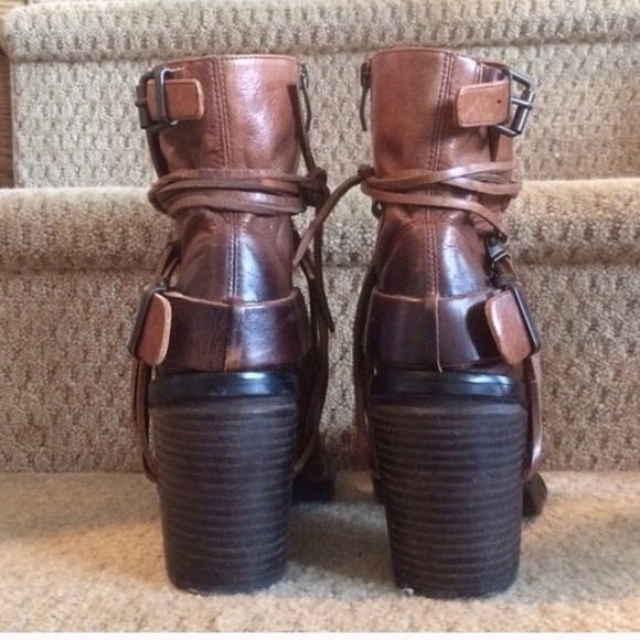 Beautiful Cognac brown colored Vince Camuto Booties.. - Picture 3 of 10